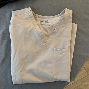 FIGS Catarina One-Pocket Scrub Top (Boulder)